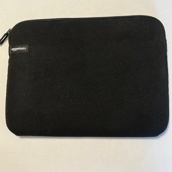 AMAZON BASICS Black Laptop Sleeve Case Top Loading Zip Up Slim Design Neoprene - Picture 2 of 7